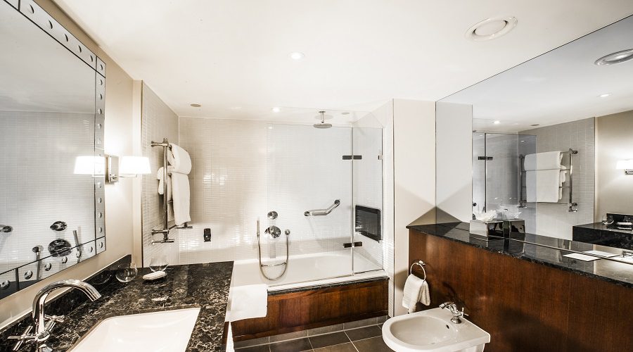 executive room bathroom