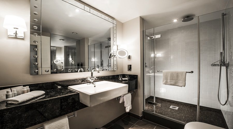 Superior room bathroom